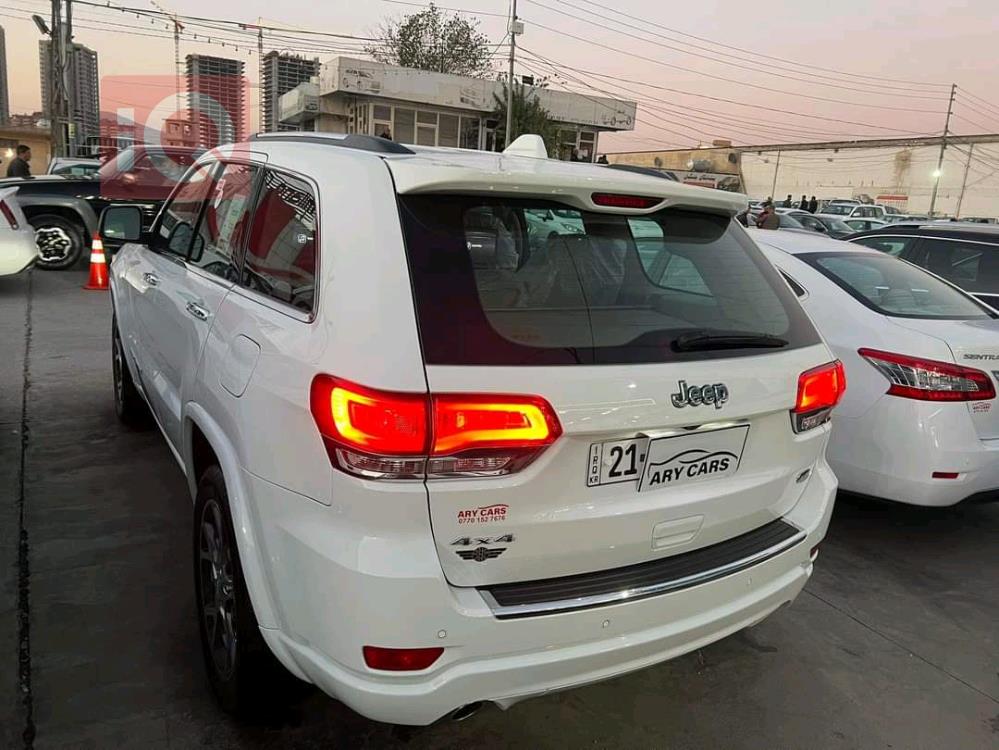 جیپ گراند شیرۆکی